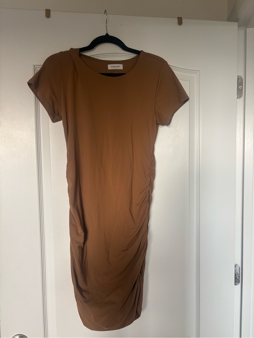 Babaton Camel Brown Short Sleeve Ruched Midi Dress